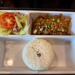 สันคอหมูทอดกระเทียม (ราดข้าว)