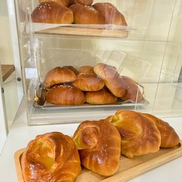 Shio pan ( เนยน้ำผึ้ง ) 1 ชิ้น