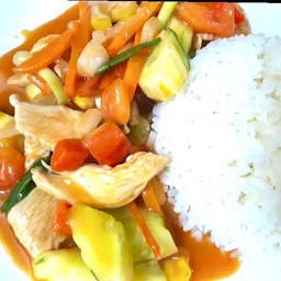 ข้าวราดผัดเปรี้ยวหวาน