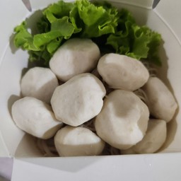 เส้นหมี่ + ลูกชิ้นหมูล้วน