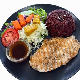 ข้าวหน้าสเต็กไก่สูตรคลีน  330 kcal