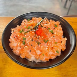 ข้าวหน้าแซลม่อนสับ
