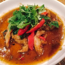 สามชั้นผัดกะปิราดข้าว