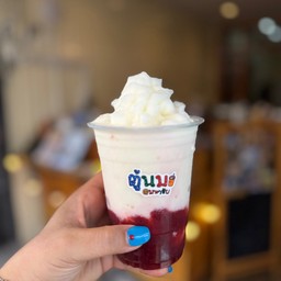 นมสดสตรอเบอร์รี่