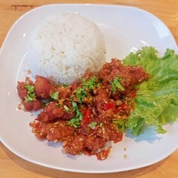 ข้าวหมูหมักคั่วพริกเกลือ