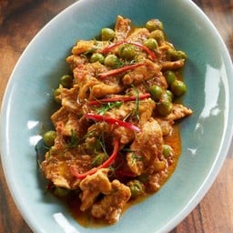 พะแนงไก่ หรือหมู