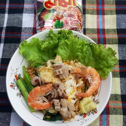 มาม่าผัดทะเล+ไข่
