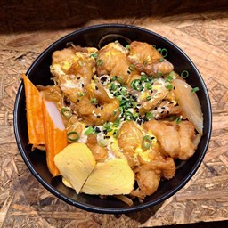 ข้าวหน้าไก่ทอดอบไข่