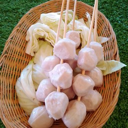ลูกชิ้นเนื้อไม้ละ10บาท