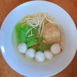 ก๋วยเตี๋ยวลูกชิ้นหมู เต้าหู้ยัดไส้
