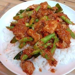 ผัดพริกแกงหมู