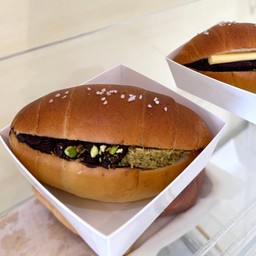 Shio pan (ดูไบช็อกโกแลต)