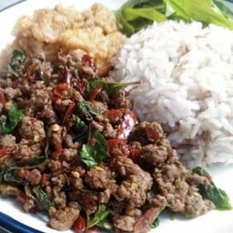 ข้าวกระเพราเนื้อ