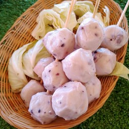 ลูกชิ้นปลาหมึกไม้ละ10บาท