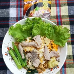 มาม่าผัดหมู+ไข่