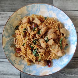 มาม่าผัดกะเพรา