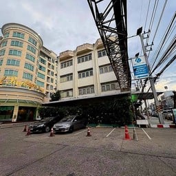 รอยัลพาวิลเลี่ยน