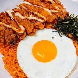 มาม่าเผ็ดเกาหลีไก่ทอด+ไข่ดาว
