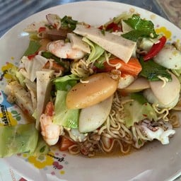 ร้านยำแม่่รถถัง เทอดไท 33
