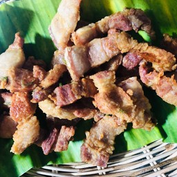 หมูสามชั้นทอดน้ำปลา