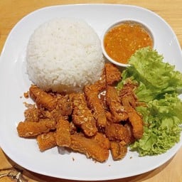 ข้าวหมูกรอบทอดกระเทียม