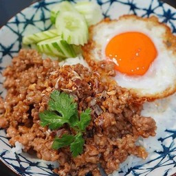 ข้าวหมูสับกระเทียม