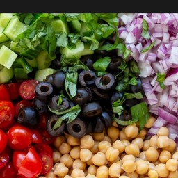 สลัด Chickpeas  เฟต้าชีส มะกอกดองสไลด์  แตงกวาญี่ปุ่น