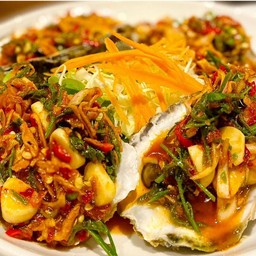 ยำหอยนางรม (ตัวใหญ่)