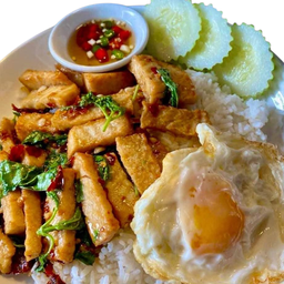 กะเพรา หมูยอ ราดข้าว