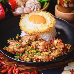หมูกรอบคั่วพริกเกลือ -ราคาไม่รวมไข่ดาว