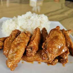 ข้าวเหนียว ปีกไก่ทอดซอสน้ำปลา