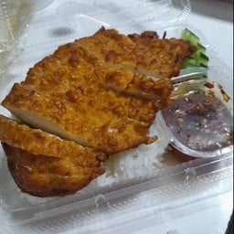 ข้าวหน้าอกไก่ทอด