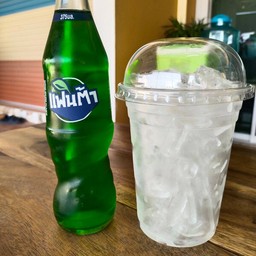 แฟนต้าน้ำเขียวแก้วโอ่ง