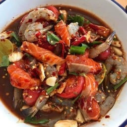 ตำเหลากุ้งสดแซลมอน