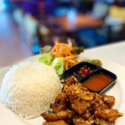 หมูทอดกระเทียมราดข้าว