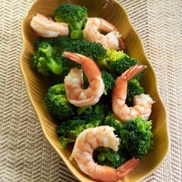 ผัดบล็อคโคลี่กุ้ง