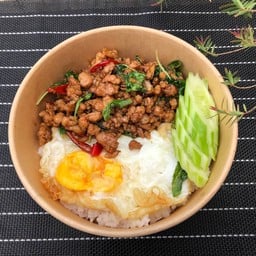 ข้าวกะเพราหมูสับ ไข่ดาว