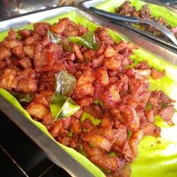 ข้าวเหนียวหมูสามชั้นน้ำปลา
