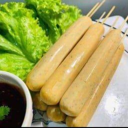 ไส้กรอกชีสกะเพราทอด