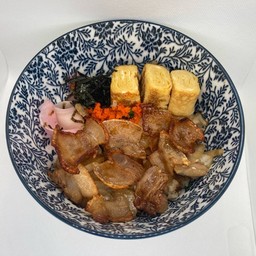 ข้าวหน้าหมูสามชั้นสไลซ์