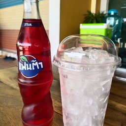 แฟนต้าน้ำแดงแก้วโอ่ง