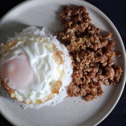 ข้าวหมูสับทอดกระเทียม + ไข่ดาว