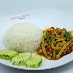 ข้าวกะเพราหมูสับ+หน่อไม้