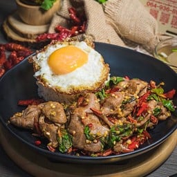 กะเพราเนื้อน่องลายสไลด์ -ราคาไม่รวมไข่ดาว