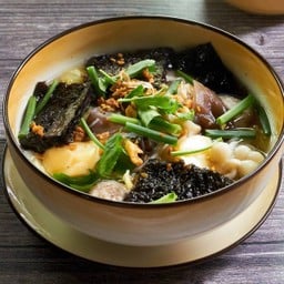 แกงจืดเห็ดเต้าหู้สาหร่าย