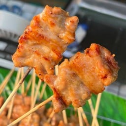 หมูปิ้งโบราณหน้าบ้าน(น้องแทนคุณ)