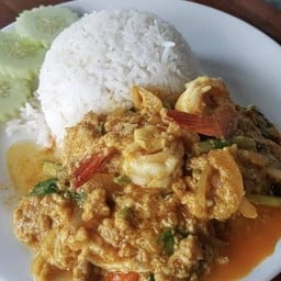 ข้าวราดผงกะหรี่กุ้ง