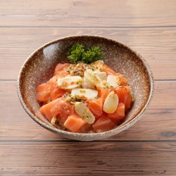 ข้าวหน้ายำแซลมอน