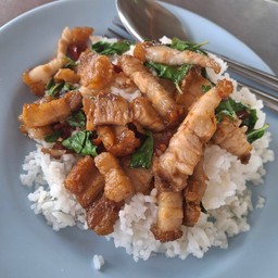 กระเพราหมูกรอบ