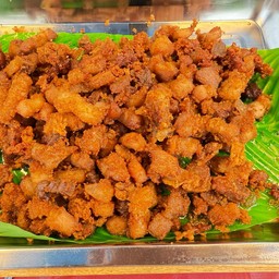 หมูสามชั้นทอดน้ำปลา(แบบขีด)